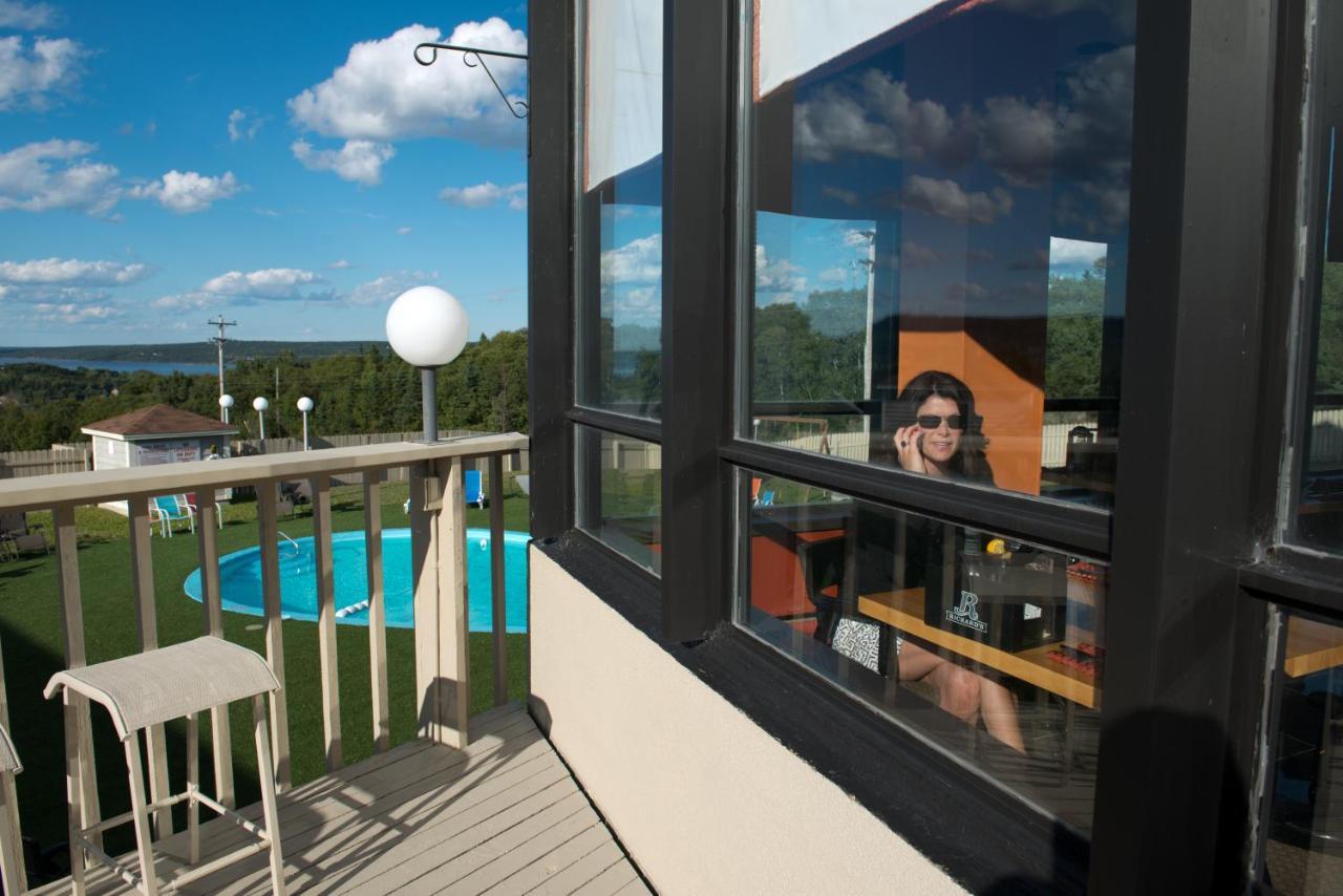 Clarenville Inn エクステリア 写真