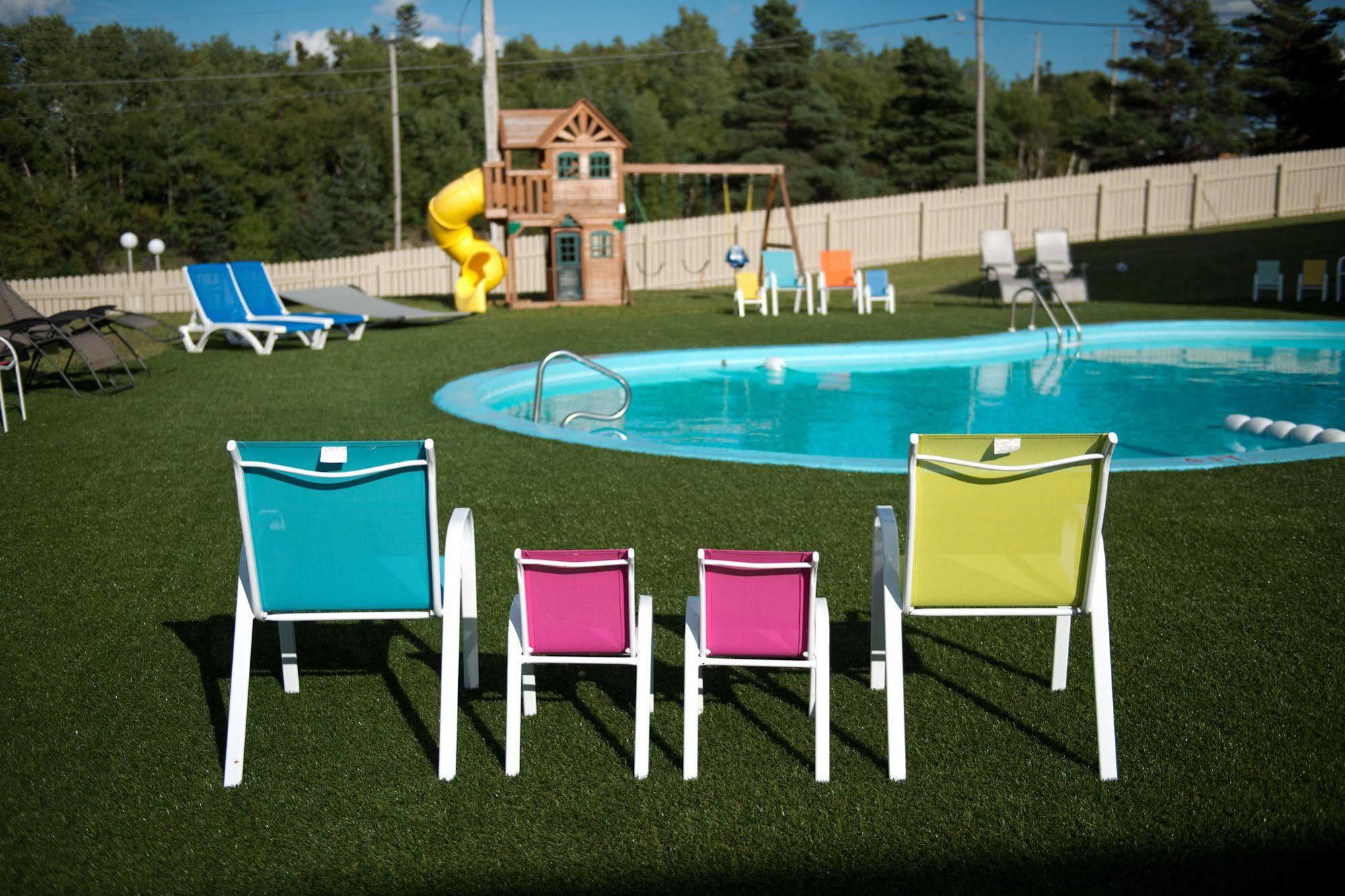 Clarenville Inn エクステリア 写真